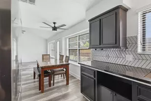 5065 E Ridge Creek Dr, Houston, TX 77053 - Photo 9