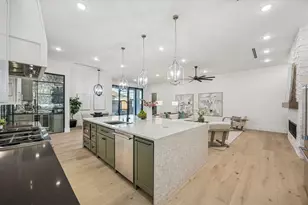 431 W 30th St, Houston, TX 77018 - Photo 5
