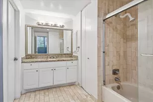 21 Briar Hollow Ln, Houston, TX 77027 - Photo 17