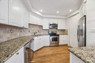 21 Briar Hollow Ln, Houston, TX 77027 - Photo 9