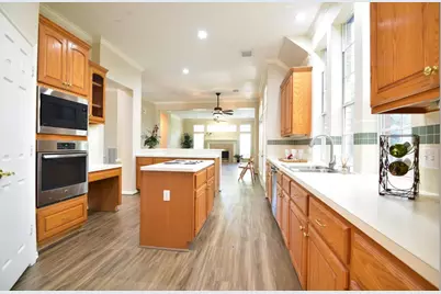 34 Reflection Point Drive E, The Woodlands, TX 77381 - Photo 21