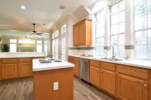 34 Reflection Point Dr E, The Woodlands, TX 77381 - Photo 19