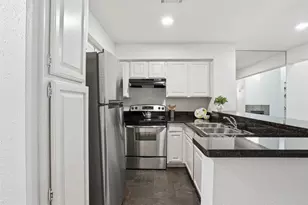 2425 Holly Hall St, Houston, TX 77054 - Photo 9