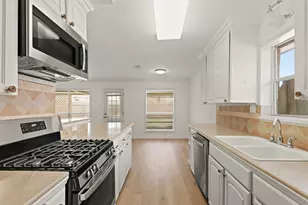 2310 Anthony Ln, Pearland, TX 77581 - Photo 9