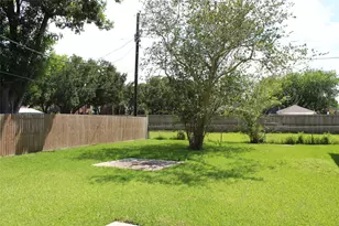 210 Brigadoon Ln, Friendswood, TX 77546 - Photo 33