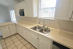 210 Brigadoon Ln, Friendswood, TX 77546 - Photo 11
