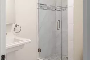 1812 Everett St, Houston, TX 77009 - Photo 19