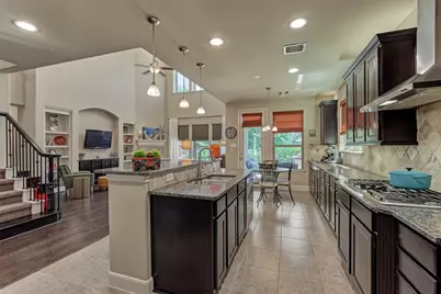 18 Shire Glen Place, The Woodlands, TX 77354 - Photo 9