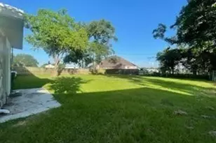 1114 E Pecan St, Angleton, TX 77515 - Photo 19