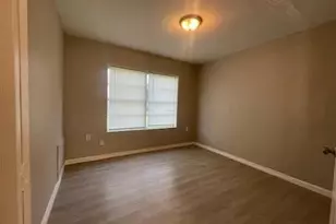 1114 E Pecan St, Angleton, TX 77515 - Photo 13