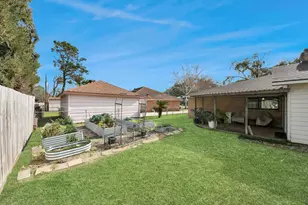 5838 Silver Frst Dr, Houston, TX 77092 - Photo 17