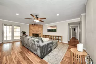 5838 Silver Frst Dr, Houston, TX 77092 - Photo 5
