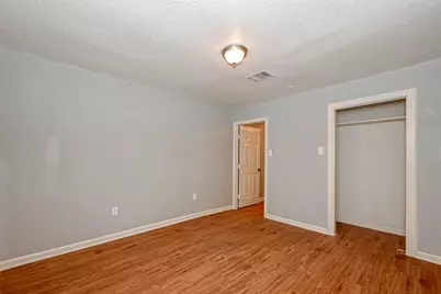 5707 Lakefield Drive, Houston, TX 77033 - Photo 9
