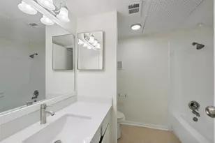 2021 Spenwick Dr, Houston, TX 77055 - Photo 11