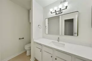 2021 Spenwick Dr, Houston, TX 77055 - Photo 9