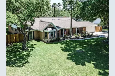 208 Lakeshore Drive, Seabrook, TX 77586 - Photo 1