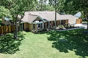 208 Lakeshore Dr, Seabrook, TX 77586 - Photo 1