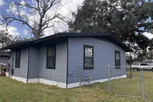206 Camellia St, Lake Jackson, TX 77566 - Photo 3
