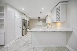 5718 Belrose Dr, Houston, TX 77035 - Photo 13