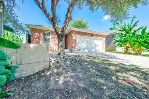 7308 Avenue R, Galveston, TX 77551 - Photo 3