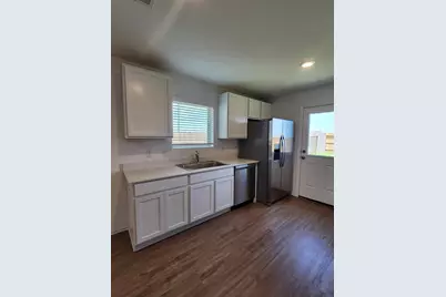 9122 Burnet Fields Drive, Baytown, TX 77521 - Photo 3