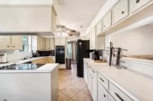 3019 Durban Dr, Houston, TX 77043 - Photo 11