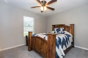 706 E New York St, Brazoria, TX 77422 - Photo 11