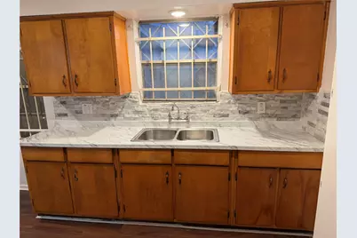 5639 Heron Drive, Houston, TX 77033 - Photo 7