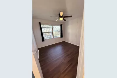 5639 Heron Drive, Houston, TX 77033 - Photo 9