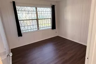 5639 Heron Dr, Houston, TX 77033 - Photo 9