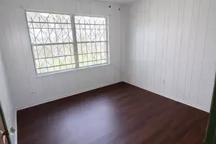 5639 Heron Dr, Houston, TX 77033 - Photo 13