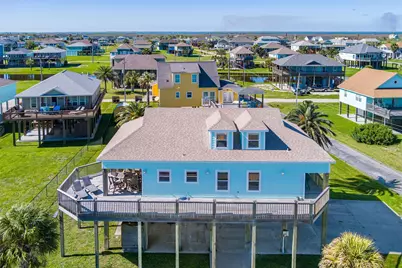 2011 Vista, Crystal Beach, TX 77650 - Photo 3