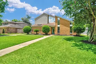 221 Wedgewood St, Lake Jackson, TX 77566 - Photo 3