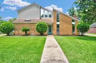221 Wedgewood St, Lake Jackson, TX 77566 - Photo 1