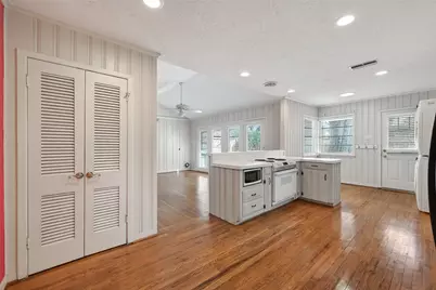 4807 Creekbend Drive, Houston, TX 77035 - Photo 15