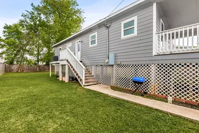 805 E Mulberry Avenue, Wharton, TX 77488 - Photo 15