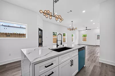 6747 Liverpool Street, Houston, TX 77021 - Photo 9