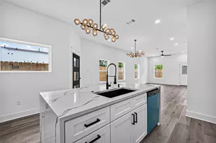 6747 Liverpool St, Houston, TX 77021 - Photo 9