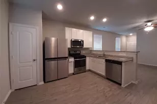 911 Cobalt Crest Ln, Houston, TX 77336 - Photo 3