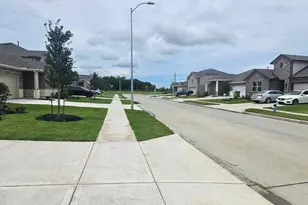 8423 Bay Rdg Cir, Baytown, TX 77523 - Photo 3