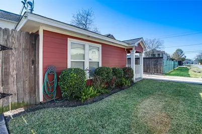 910 W 9th Street, Houston, TX 77007 - Photo 3