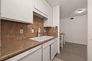 10049 Westpark Dr, Houston, TX 77042 - Photo 15