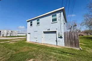 429 W 2nd St, Freeport, TX 77541 - Photo 3
