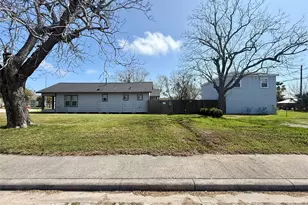 429 W 2nd St, Freeport, TX 77541 - Photo 3
