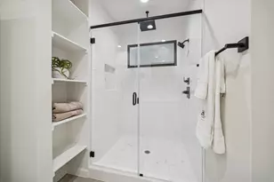 811 Thornton Rd, Houston, TX 77018 - Photo 17