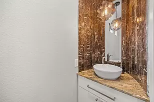 1901 W 14th 1/2 St, Houston, TX 77008 - Photo 19