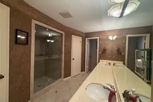 7718 Lacy Hill Dr, Houston, TX 77036 - Photo 23