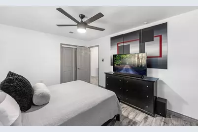 8215 Braes Meadow Drive, Houston, TX 77071 - Photo 25