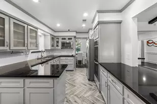 8215 Braes Meadow Dr, Houston, TX 77071 - Photo 13