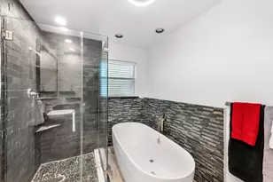 8215 Braes Meadow Dr, Houston, TX 77071 - Photo 19